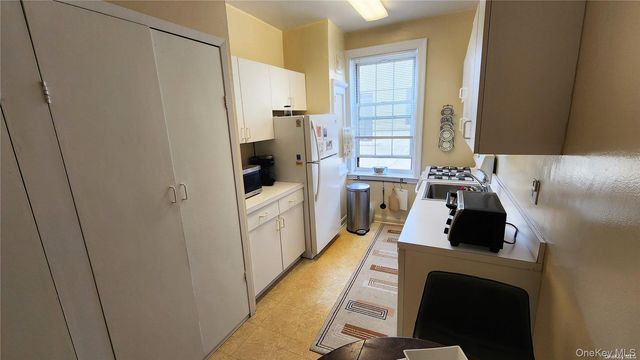 4 Maple Drive 6H, Great Neck, NY 11021