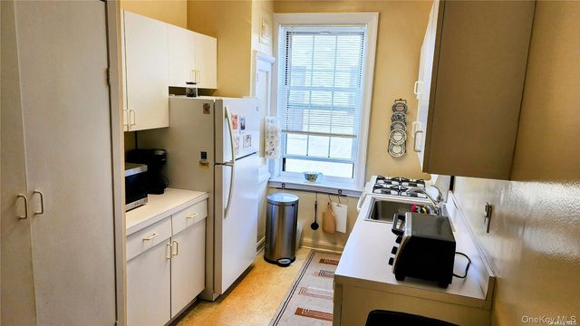 4 Maple Drive 6H, Great Neck, NY 11021