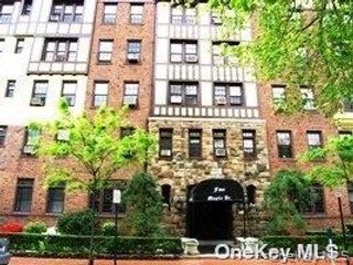 4 Maple Drive 6H, Great Neck, NY 11021