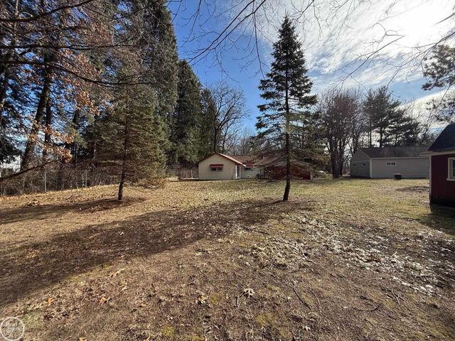 1460 Gravel Ridge Drive, Rochester Hills, MI 48307