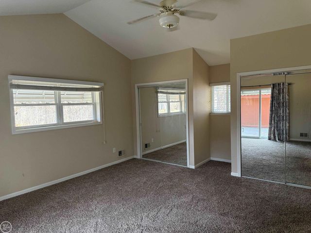 1460 Gravel Ridge Drive, Rochester Hills, MI 48307