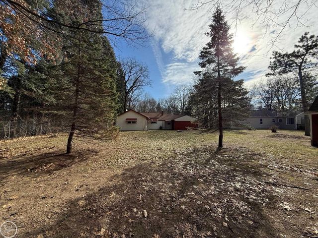 1460 Gravel Ridge Drive, Rochester Hills, MI 48307