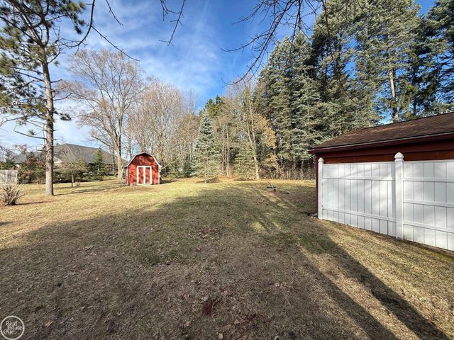 1460 Gravel Ridge Drive, Rochester Hills, MI 48307