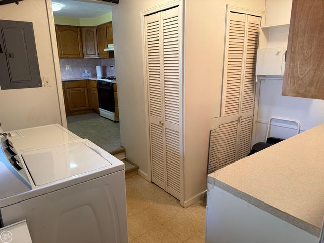 1460 Gravel Ridge Drive, Rochester Hills, MI 48307