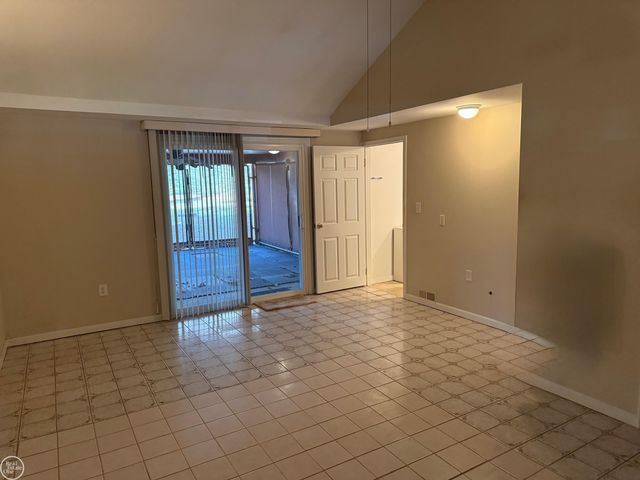 1460 Gravel Ridge Drive, Rochester Hills, MI 48307