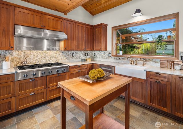 22505 Deppman Road SW, Vashon, WA 98070