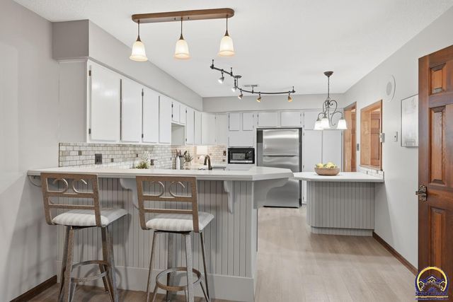 7600 SW Oxfordshire RD, Topeka, KS 66614