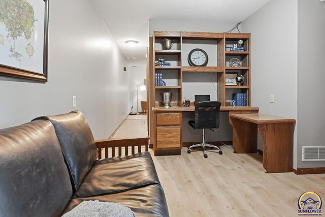 7600 SW Oxfordshire RD, Topeka, KS 66614