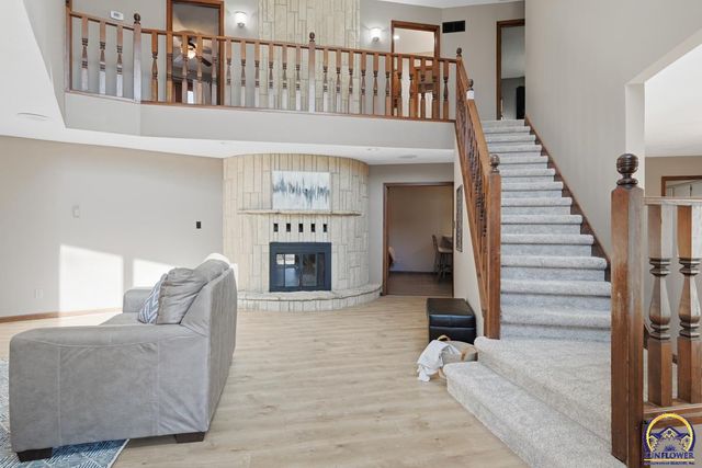 7600 SW Oxfordshire RD, Topeka, KS 66614