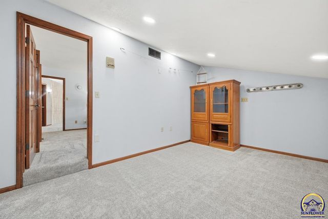 7600 SW Oxfordshire RD, Topeka, KS 66614