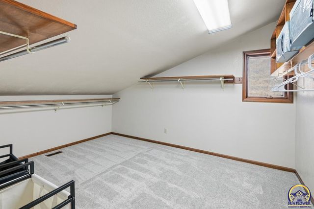 7600 SW Oxfordshire RD, Topeka, KS 66614