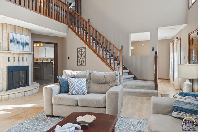 7600 SW Oxfordshire RD, Topeka, KS 66614