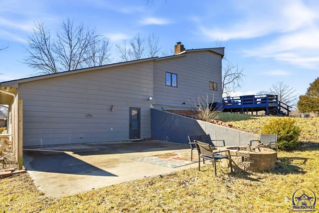 7600 SW Oxfordshire RD, Topeka, KS 66614