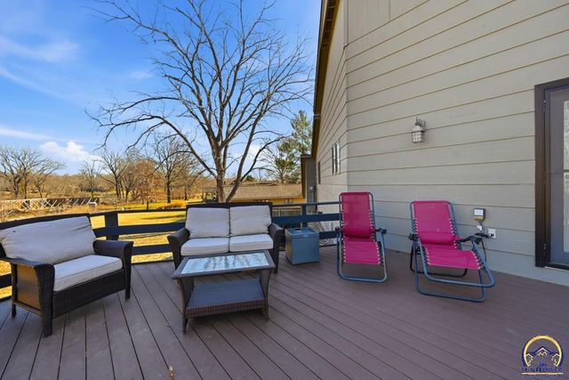 7600 SW Oxfordshire RD, Topeka, KS 66614