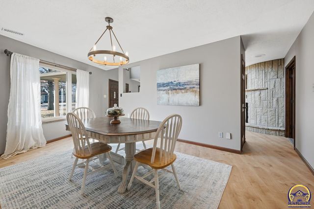 7600 SW Oxfordshire RD, Topeka, KS 66614