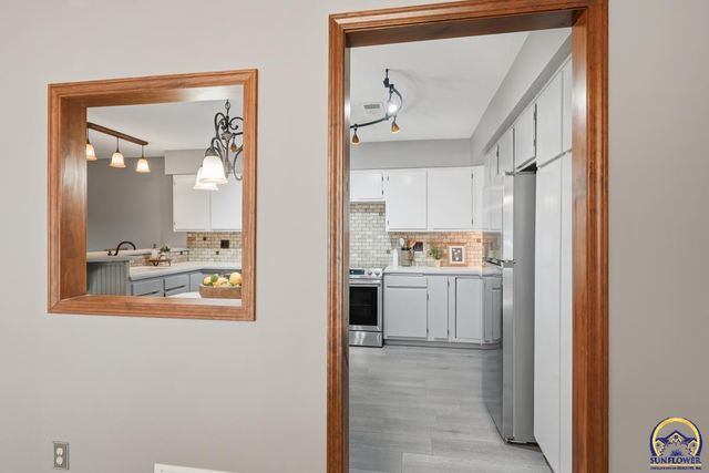 7600 SW Oxfordshire RD, Topeka, KS 66614