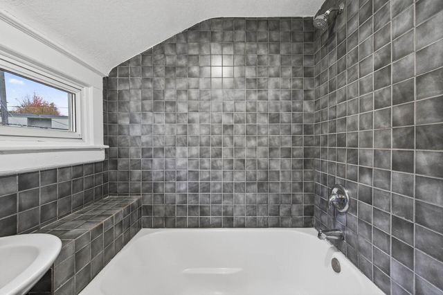 1181 Raymond Avenue, Saint Paul, MN 55108