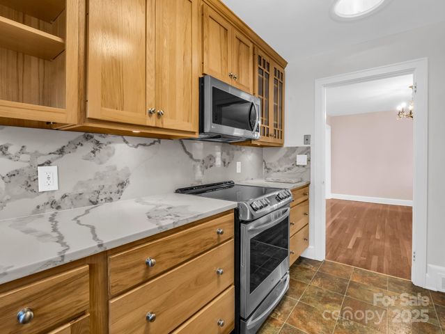 1618 Kensington Road, Hendersonville, NC 28791