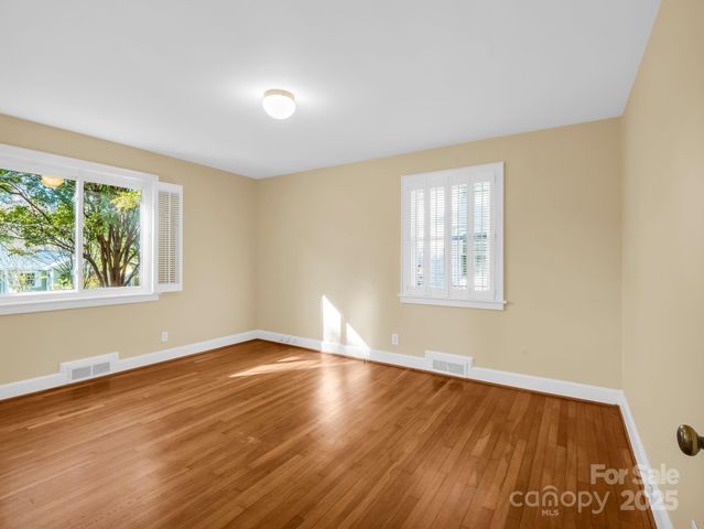 1618 Kensington Road, Hendersonville, NC 28791