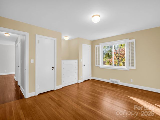 1618 Kensington Road, Hendersonville, NC 28791