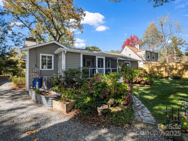 1618 Kensington Road, Hendersonville, NC 28791