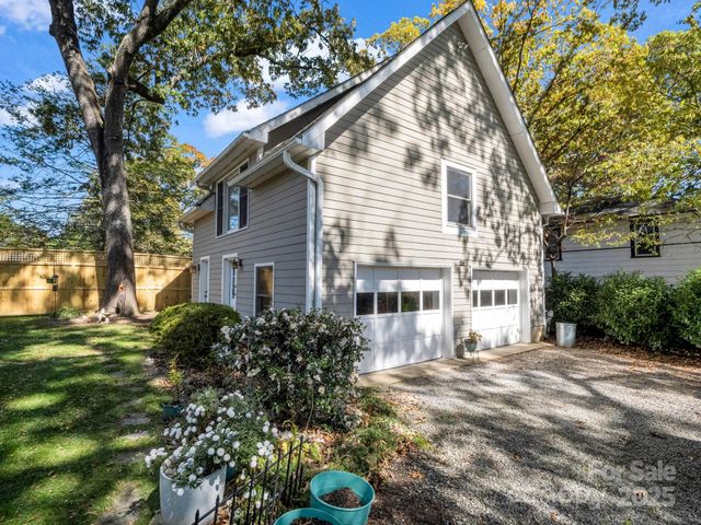 1618 Kensington Road, Hendersonville, NC 28791