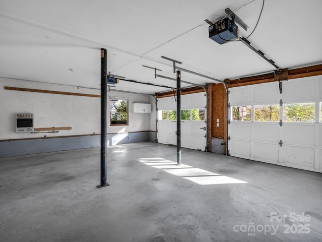 1618 Kensington Road, Hendersonville, NC 28791