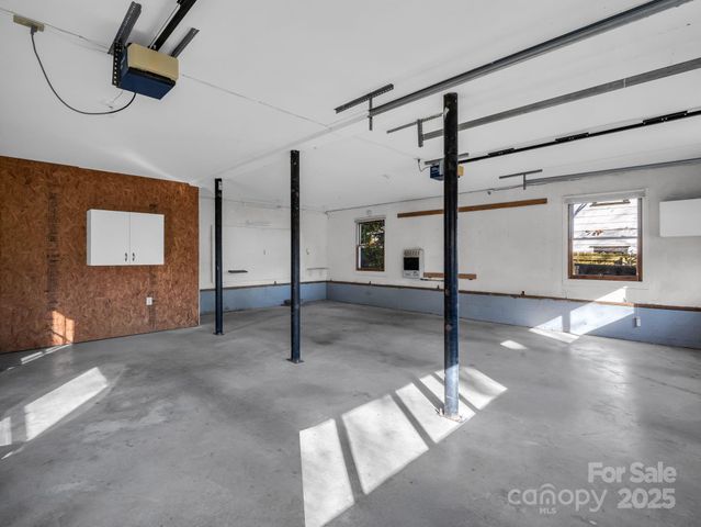 1618 Kensington Road, Hendersonville, NC 28791