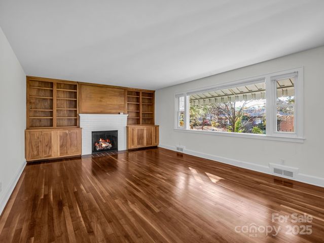 1618 Kensington Road, Hendersonville, NC 28791