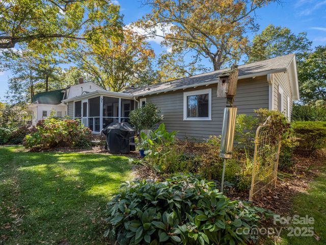 1618 Kensington Road, Hendersonville, NC 28791