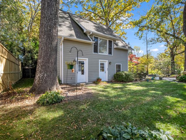 1618 Kensington Road, Hendersonville, NC 28791