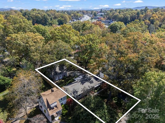 1618 Kensington Road, Hendersonville, NC 28791