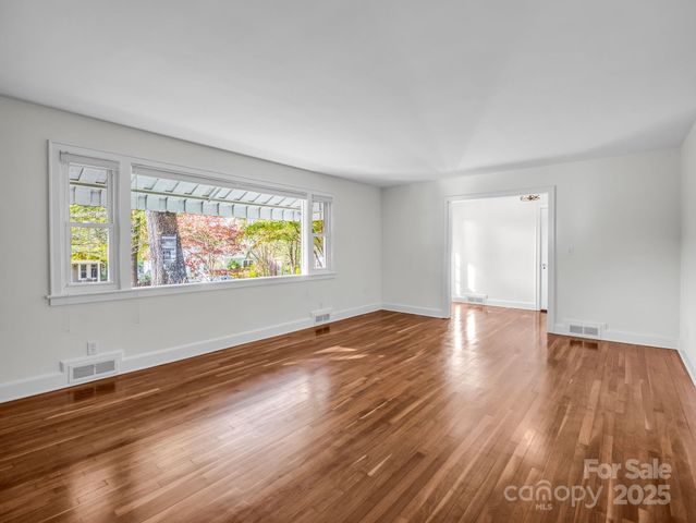 1618 Kensington Road, Hendersonville, NC 28791