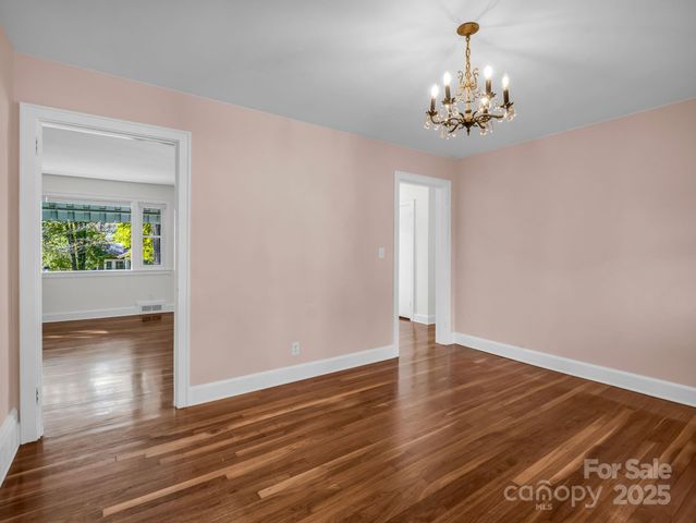 1618 Kensington Road, Hendersonville, NC 28791