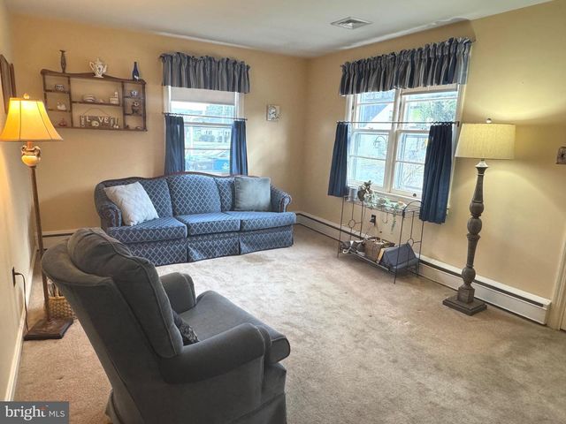 86 VILLAGE DR, Mountville, PA 17554