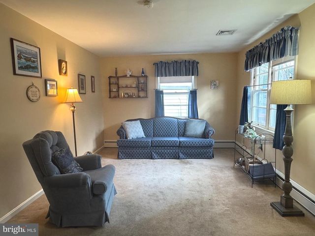 86 VILLAGE DR, Mountville, PA 17554