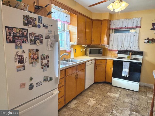 86 VILLAGE DR, Mountville, PA 17554