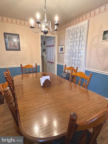 86 VILLAGE DR, Mountville, PA 17554