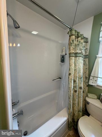 86 VILLAGE DR, Mountville, PA 17554