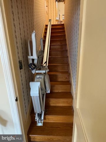 86 VILLAGE DR, Mountville, PA 17554