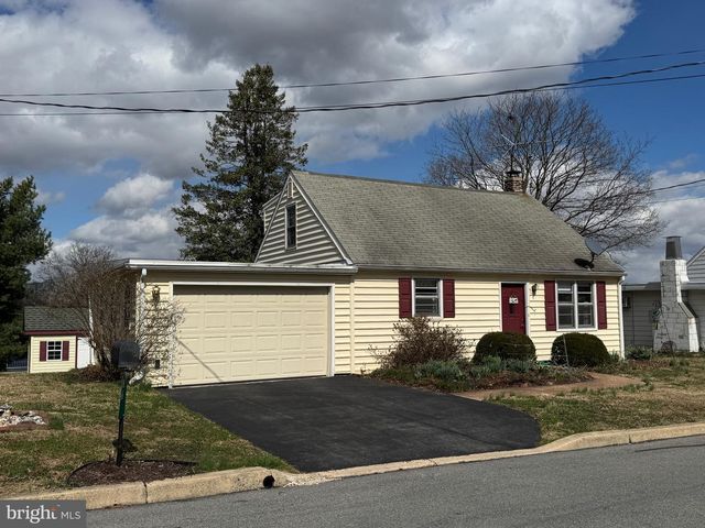 86 VILLAGE DR, Mountville, PA 17554