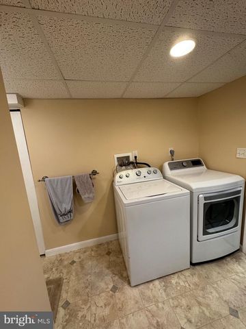 86 VILLAGE DR, Mountville, PA 17554