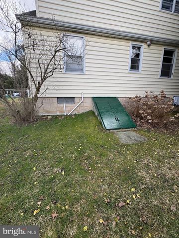 86 VILLAGE DR, Mountville, PA 17554