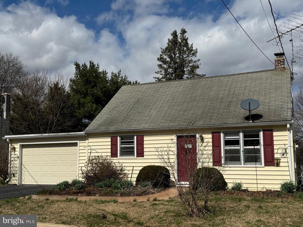 86 VILLAGE DR, Mountville, PA 17554