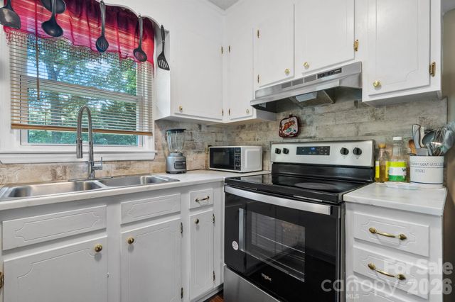 3246 21st Avenue NE, Hickory, NC 28601
