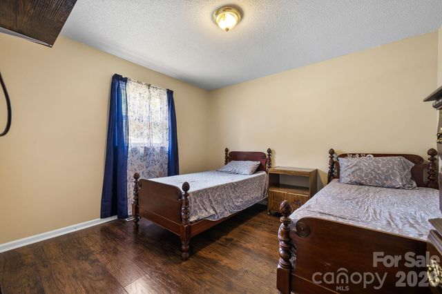 3246 21st Avenue NE, Hickory, NC 28601
