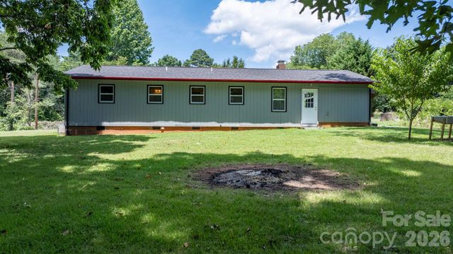 3246 21st Avenue NE, Hickory, NC 28601