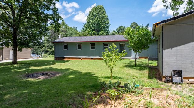 3246 21st Avenue NE, Hickory, NC 28601