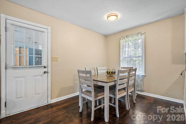 3246 21st Avenue NE, Hickory, NC 28601