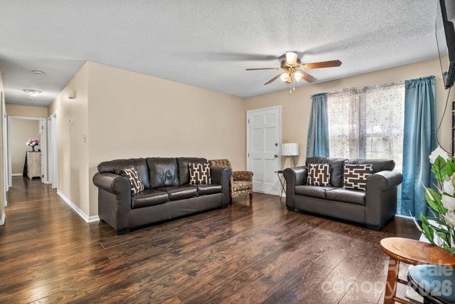 3246 21st Avenue NE, Hickory, NC 28601